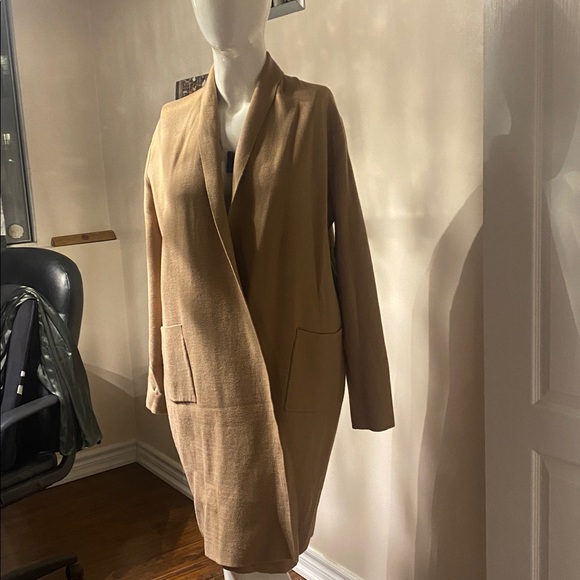 Brand new - Paul Costelloe XL with two pockets camel colour open front - Picture 3 of 9